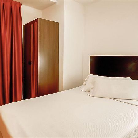 Kubik Hotel Caceres Bagian luar foto