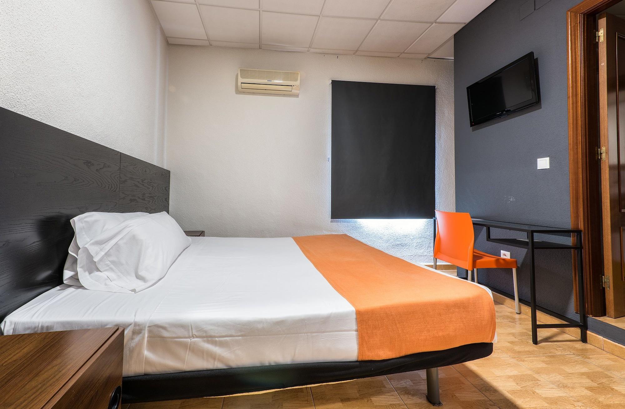 Kubik Hotel Caceres Bagian luar foto