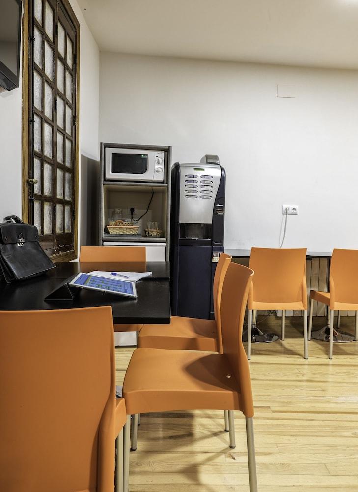 Kubik Hotel Caceres Bagian luar foto