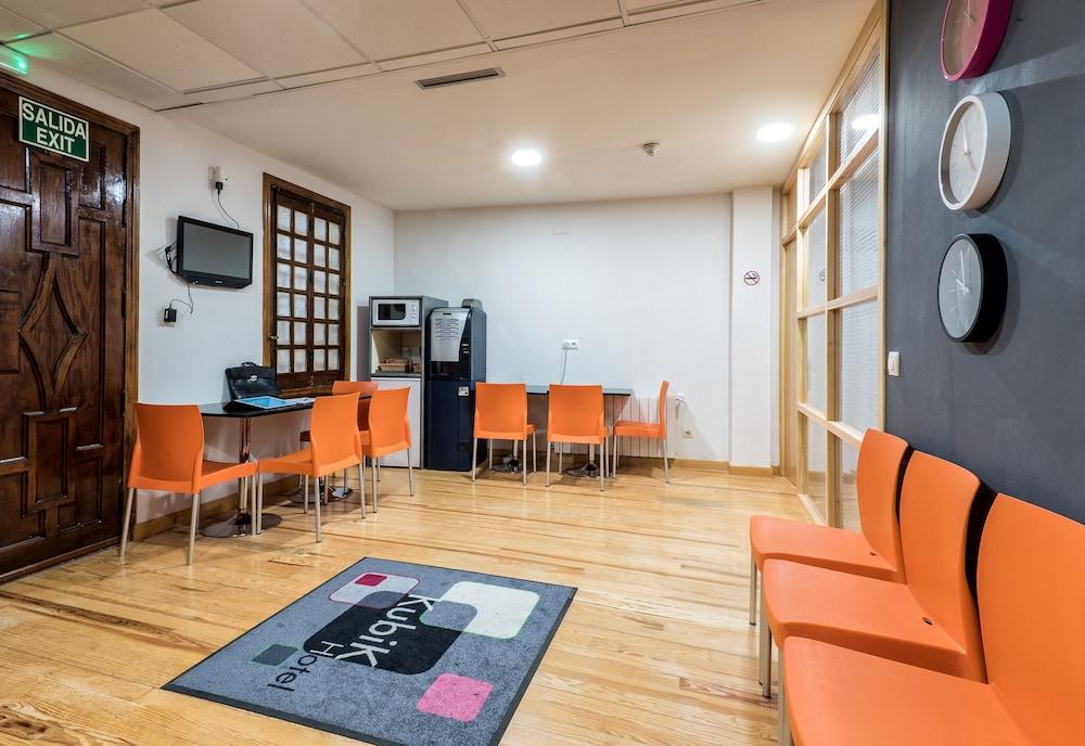 Kubik Hotel Caceres Bagian luar foto