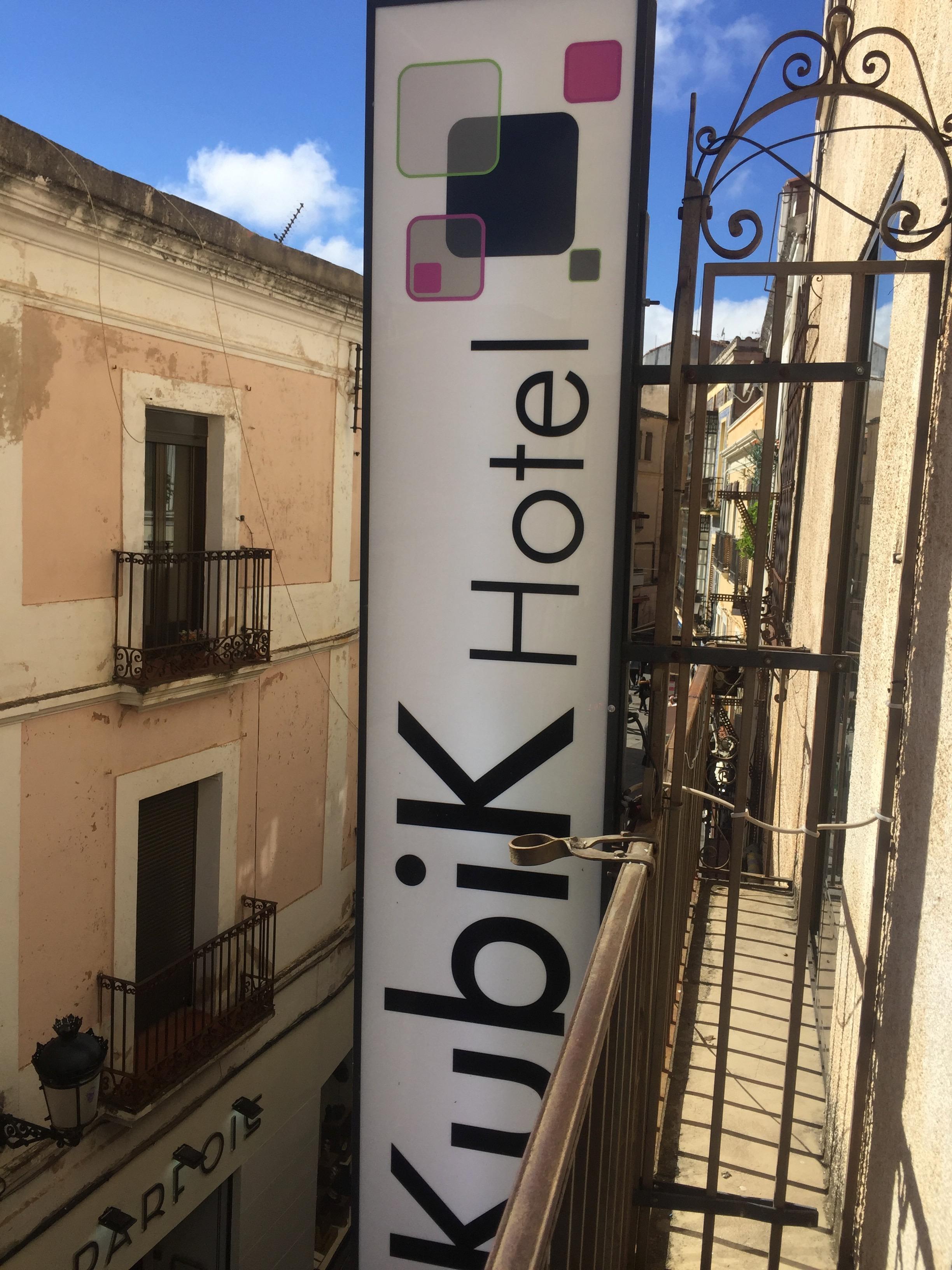 Kubik Hotel Caceres Bagian luar foto