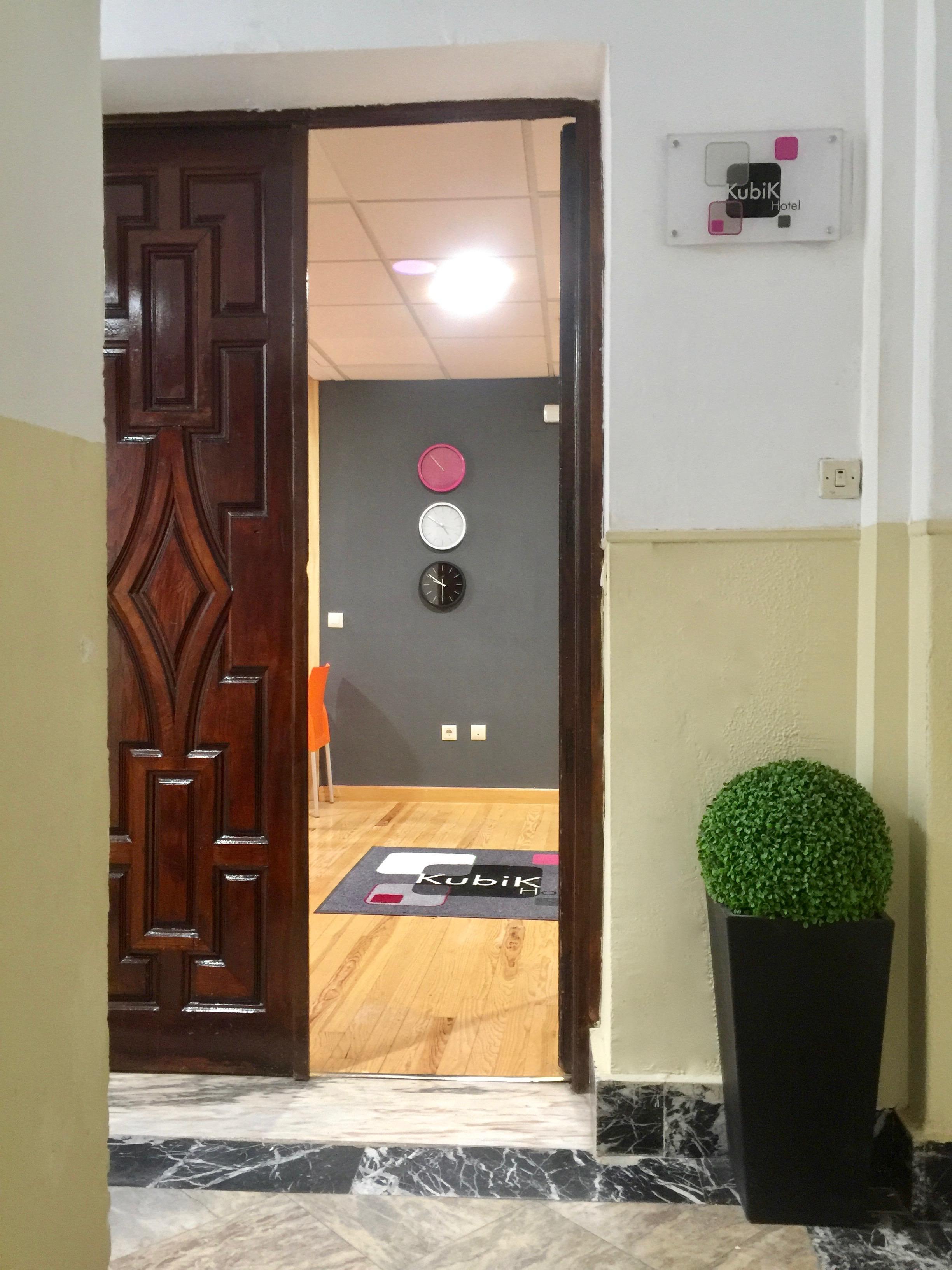 Kubik Hotel Caceres Bagian luar foto