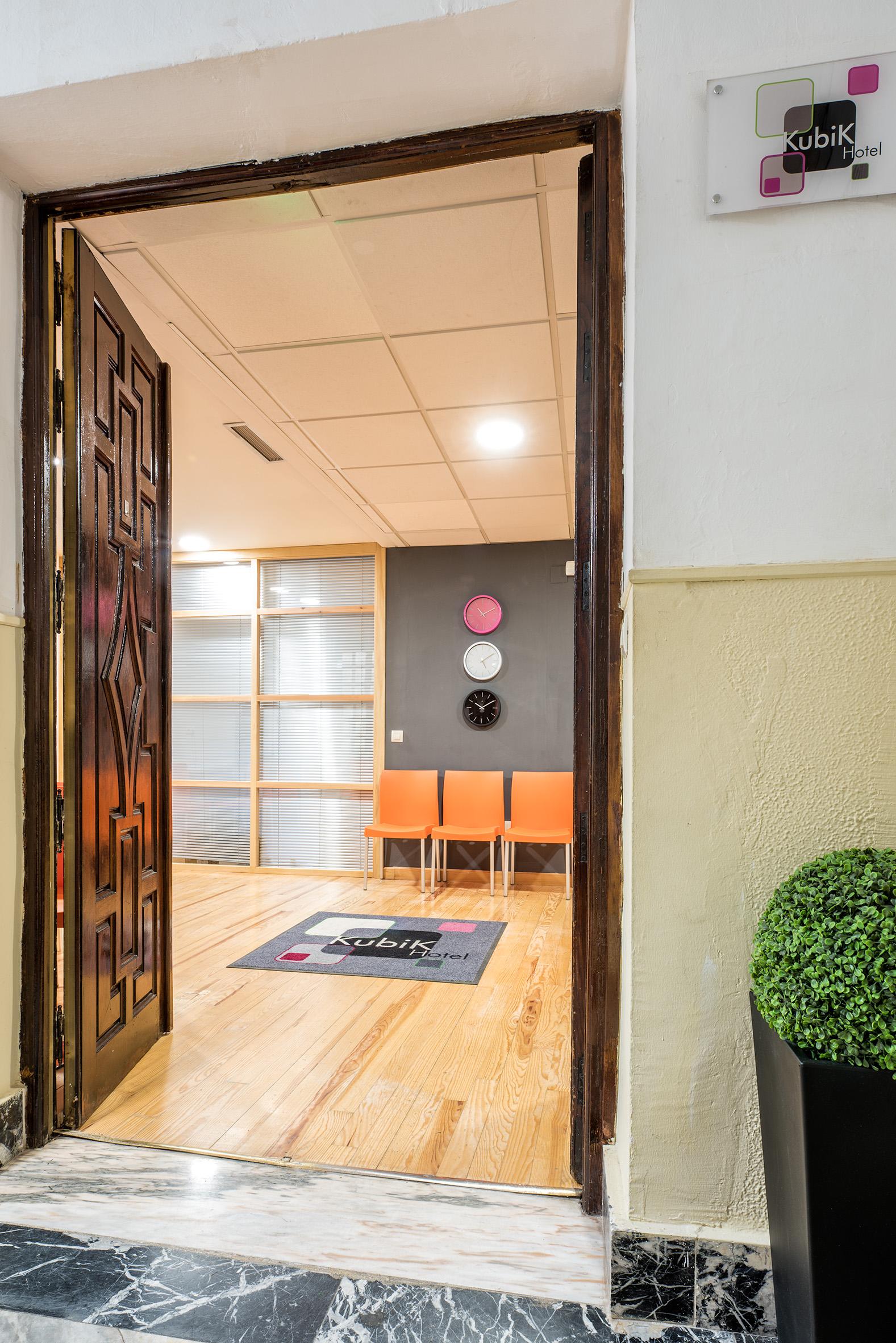 Kubik Hotel Caceres Bagian luar foto