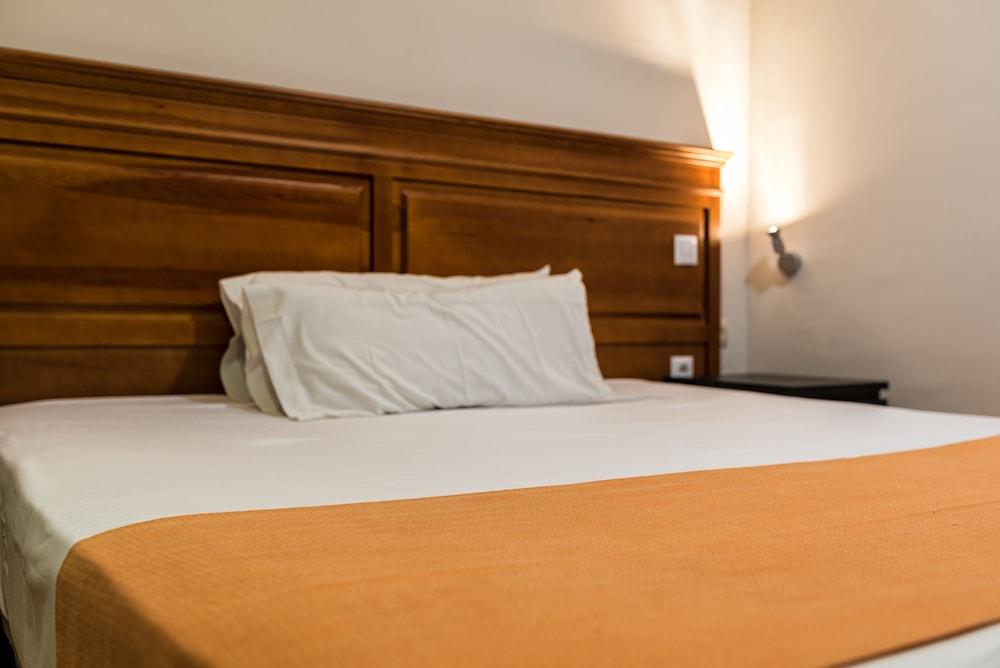 Kubik Hotel Caceres Bagian luar foto