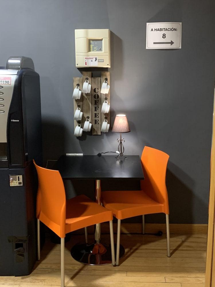 Kubik Hotel Caceres Bagian luar foto