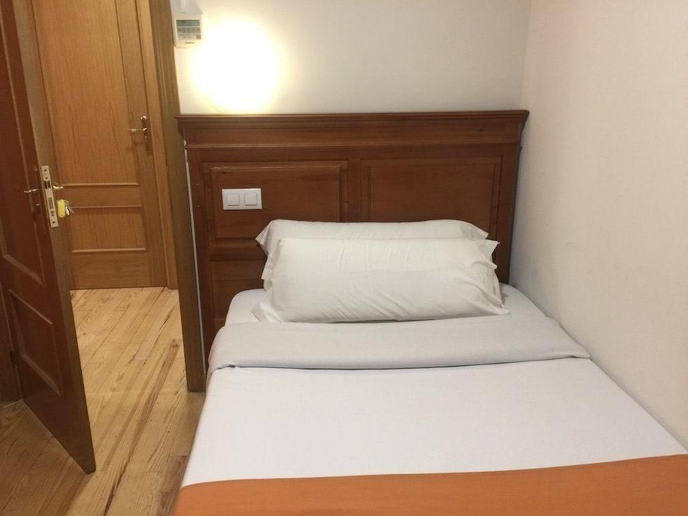 Kubik Hotel Caceres Bagian luar foto