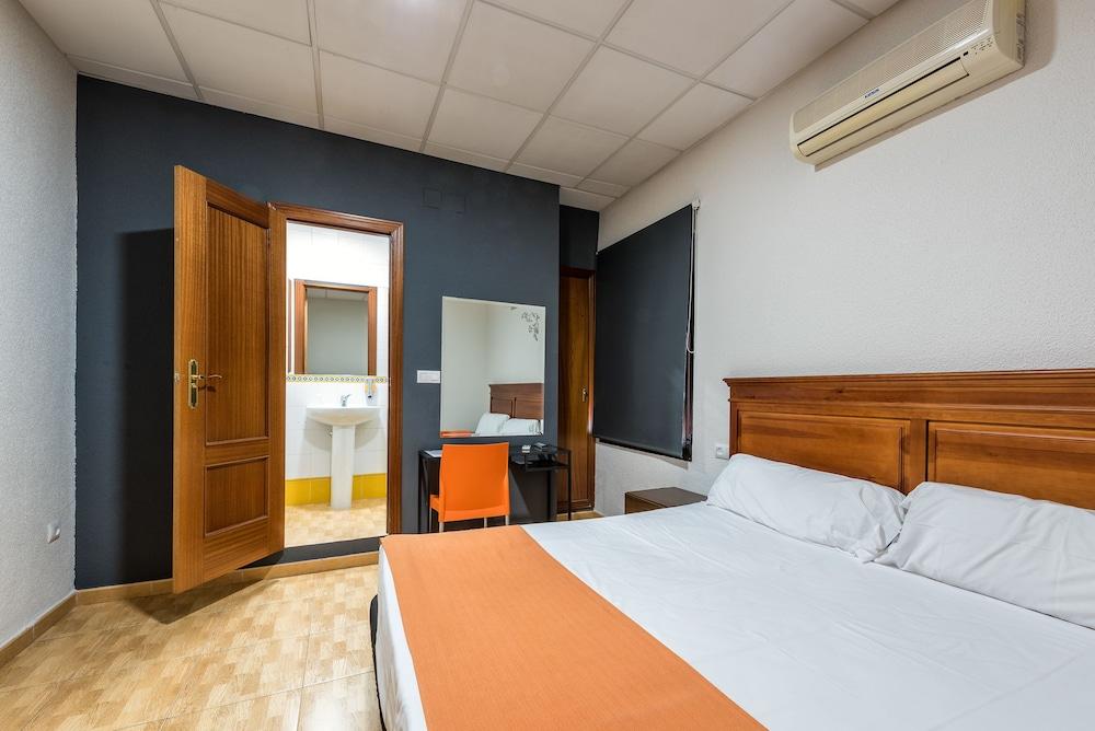 Kubik Hotel Caceres Bagian luar foto