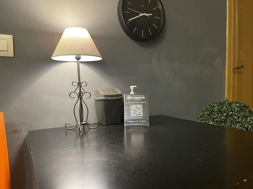 Kubik Hotel Caceres Bagian luar foto