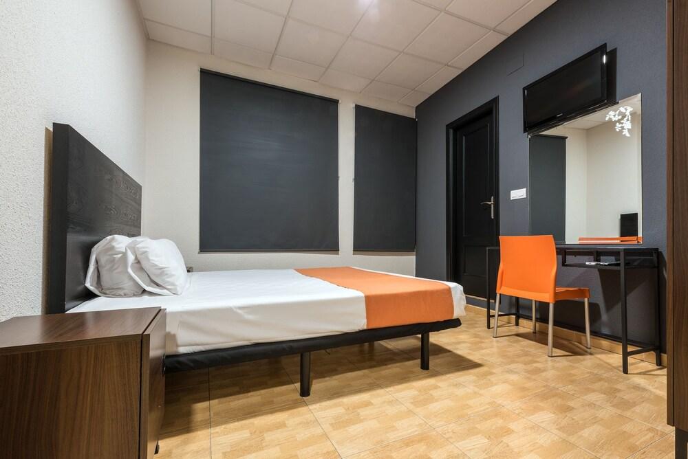 Kubik Hotel Caceres Bagian luar foto