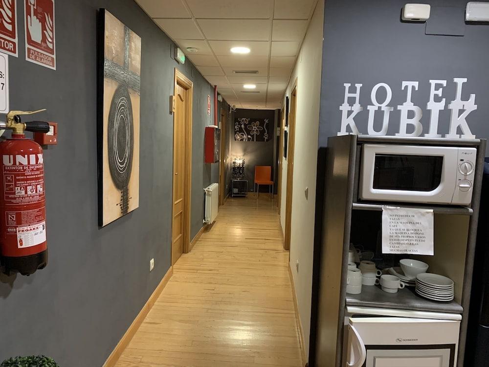 Kubik Hotel Caceres Bagian luar foto