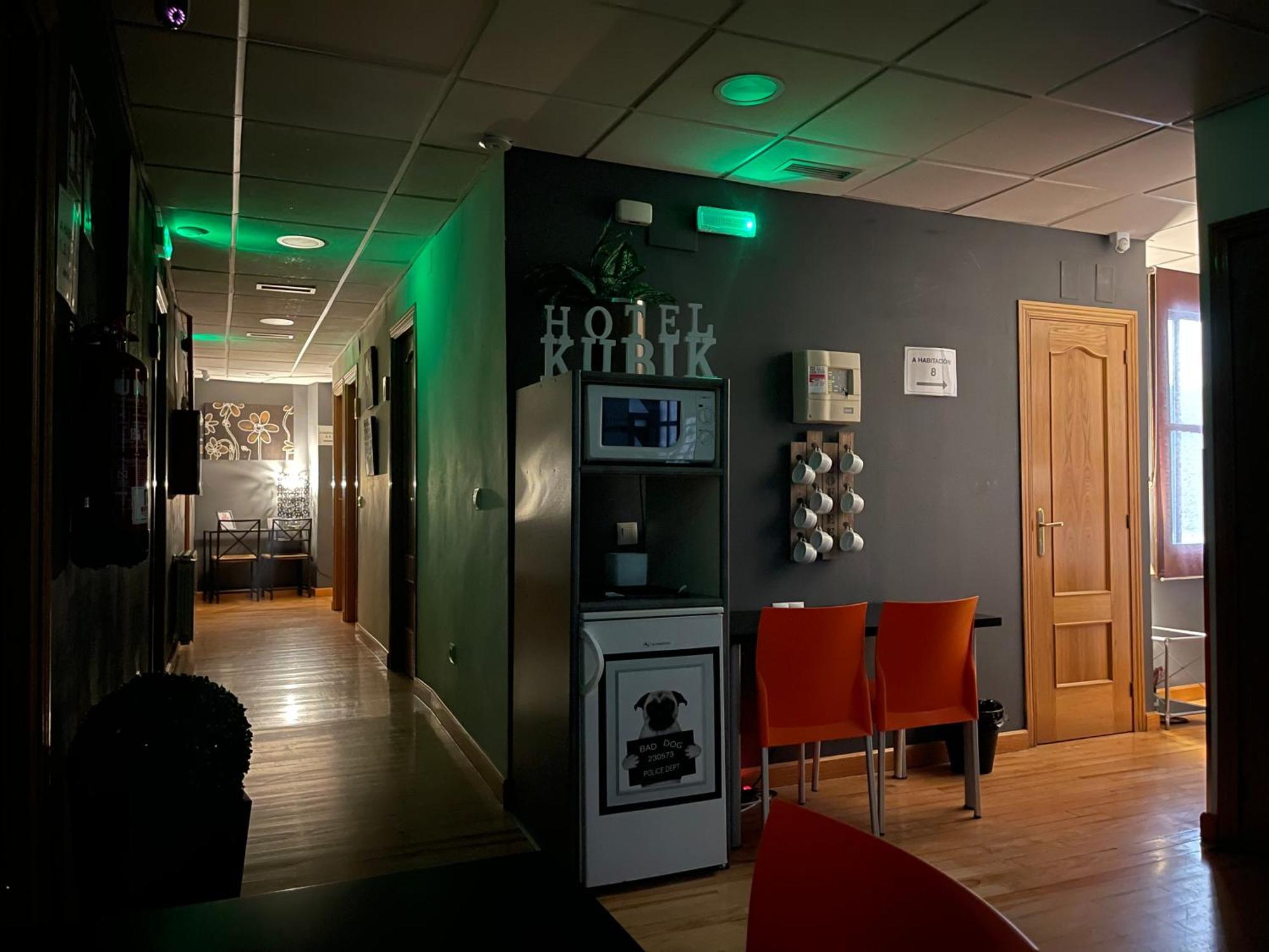 Kubik Hotel Caceres Bagian luar foto