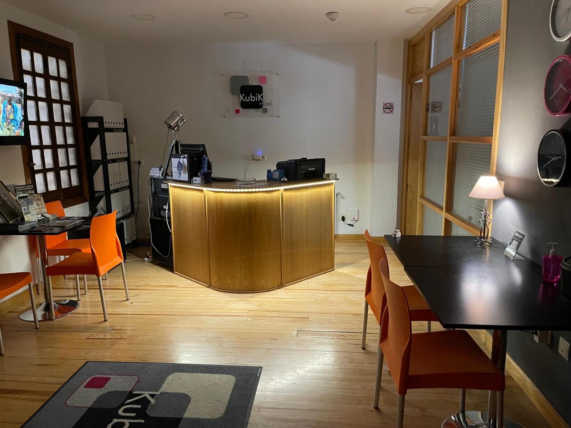 Kubik Hotel Caceres Bagian luar foto
