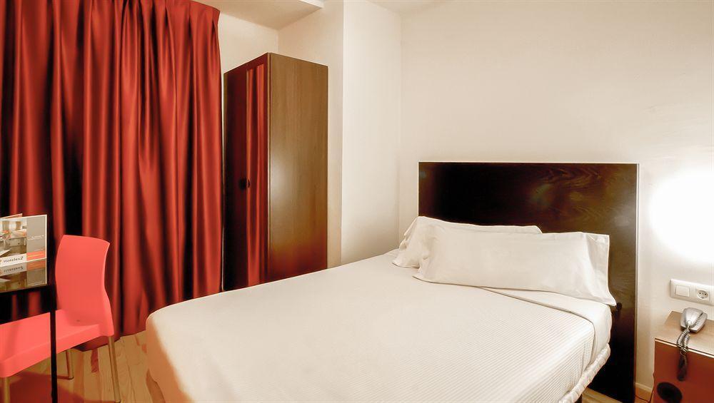 Kubik Hotel Caceres Bagian luar foto