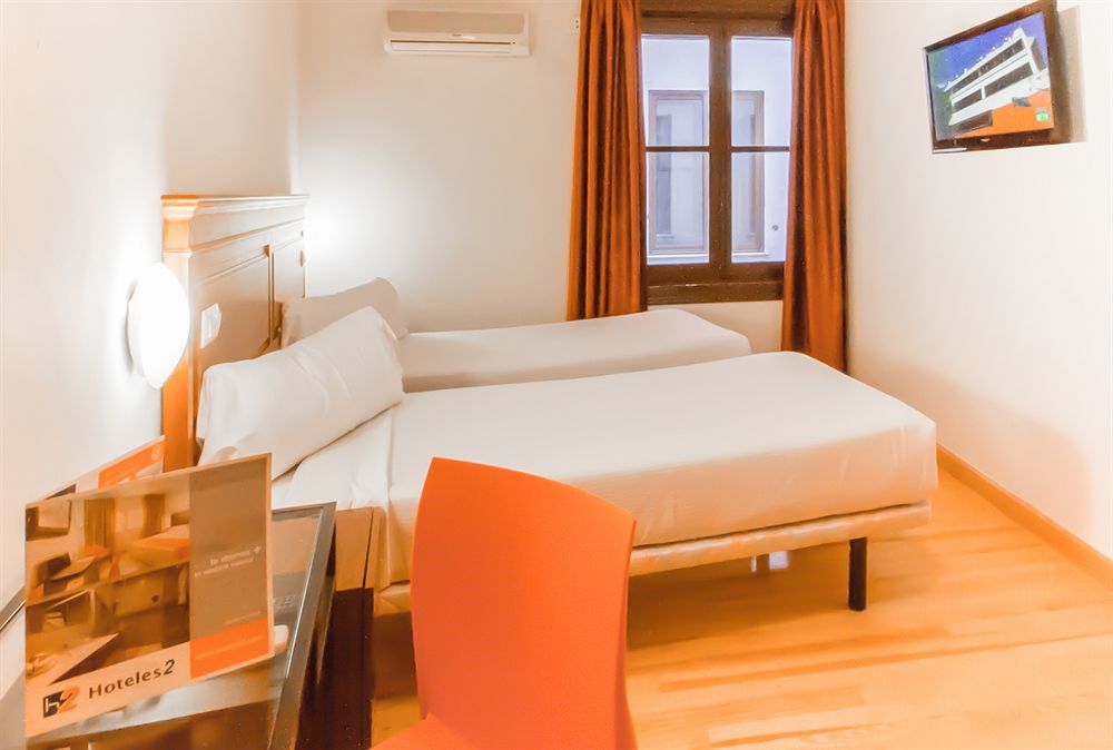 Kubik Hotel Caceres Bagian luar foto
